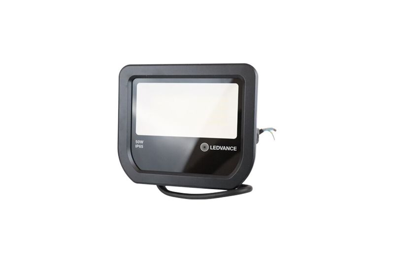 Reflector LED flood 50 W 4500 lm 5000 K negro Ledvance, vista frontal del equipo con carcasa negra y vidrio blanco