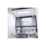 Refrigerador Inverter InstaView con dispensador negra SBS 679 L silver LG, detalle interno del Craft Ice Maker con hielos
