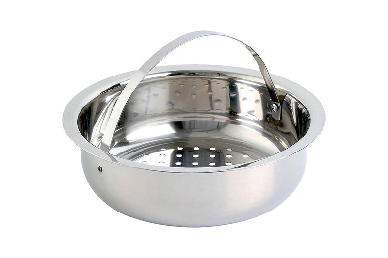 Juego de olla y vaporera para cocina pasta 5 qt Oster, primer plano del inserto de vaporera con perforaciones y asa