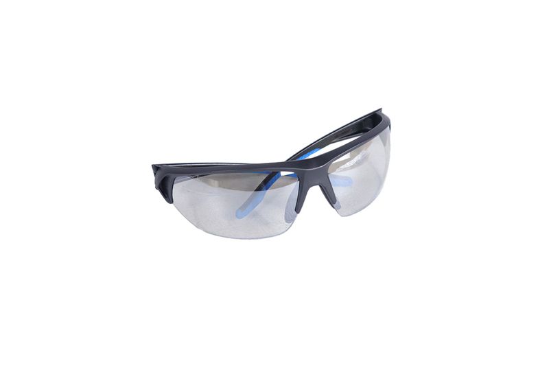 Lente de seguridad gris GE Sport antiempaño UV General Electric, vista lateral en ángulo con patillas azules