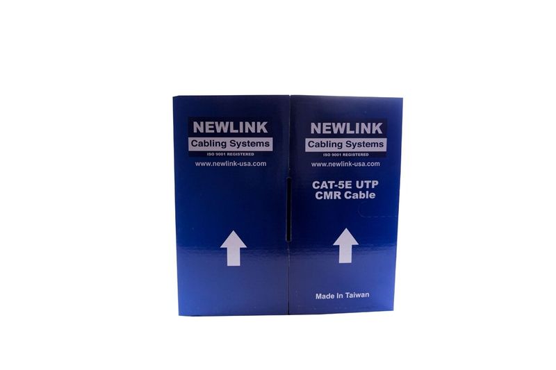 Cable UTP Cat5e CMR gris Newlink, caja azul con logotipos y descripción del producto