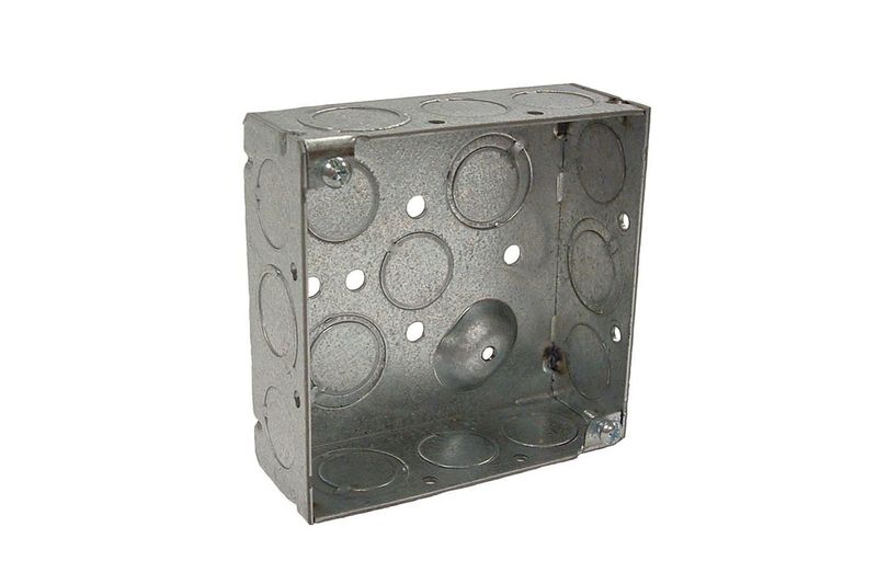 Caja EMT Cond. 8-1/2 x 4-1/2 x 1/2 x 3/4 3 Gang Southwire, vista frontal abierta del cuerpo metálico con troqueles