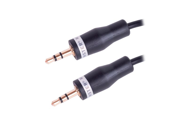 Cable audio estéreo 3.5 mm 12 pies Monster, primer plano de los dos conectores dorados con recubrimiento negro