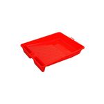Bandeja para pintar plástico Nova roja de 9 pulgadas estándar, vista diagonal sobre fondo blanco