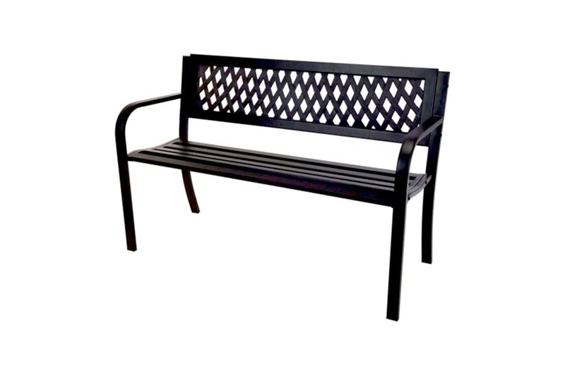 Banca para jardín 119 x 50 x 75 cm acero negro Koopman, vista frontal diagonal con respaldo de diseño en rombos