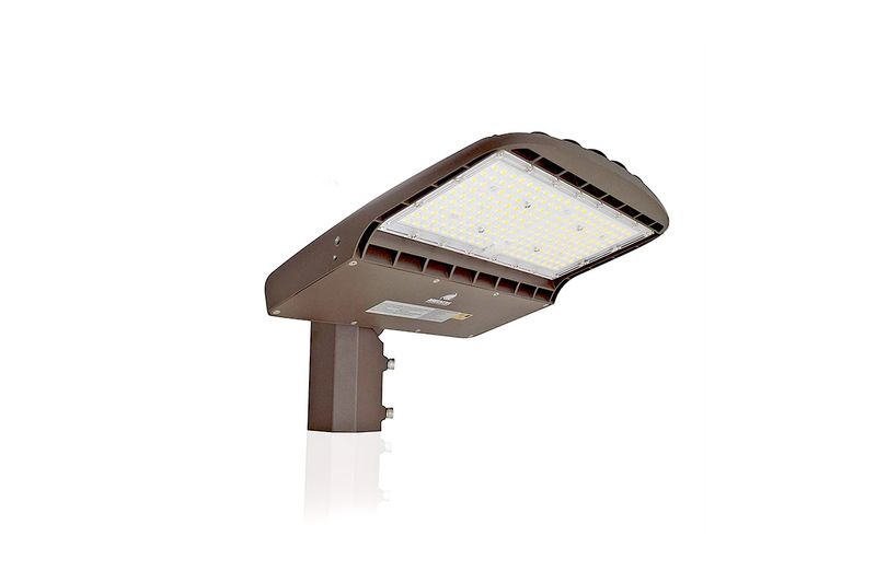 Streetlight 100 W 14 klm tipo V 100-277 V IK08 IP65 5000K UL C/F GLS, vista lateral del equipo en color café