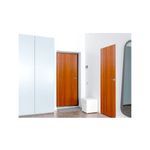 Puerta Friban printed lisa palo rojo vertical 90 cm x 210 cm Puertas Globales, instalada en ambiente con pared blanca