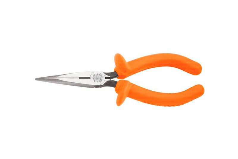 Tenaza picuda insulada Klein Tools de 6.9 pulgadas, 1000 V y corte lateral, vista lateral con mangos color naranja