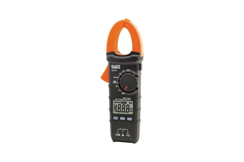 Multímetro digital con gancho Klein Tools CAT III, vista frontal del equipo en color negro y naranja con pantalla digital