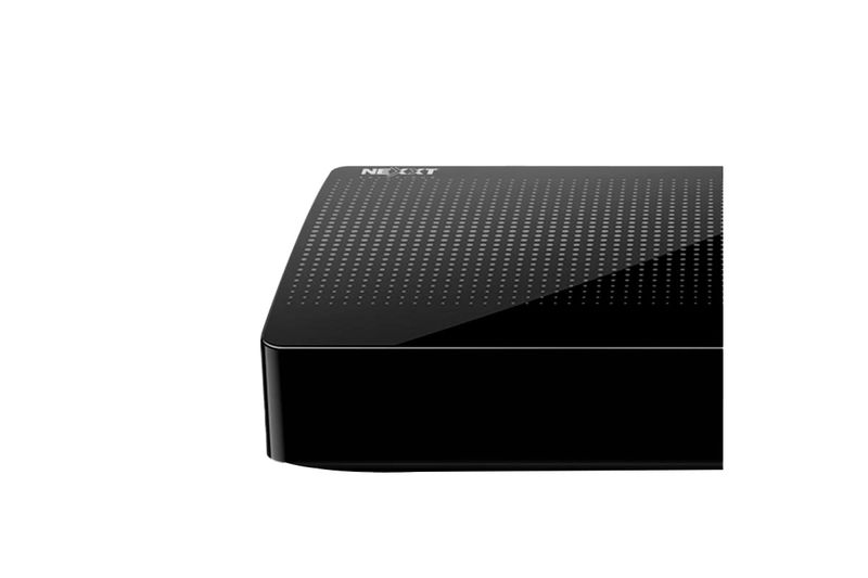 Switch de 8 puertos para Ethernet Gigabit Nexxt, vista superior en ángulo del equipo color negro con superficie perforada