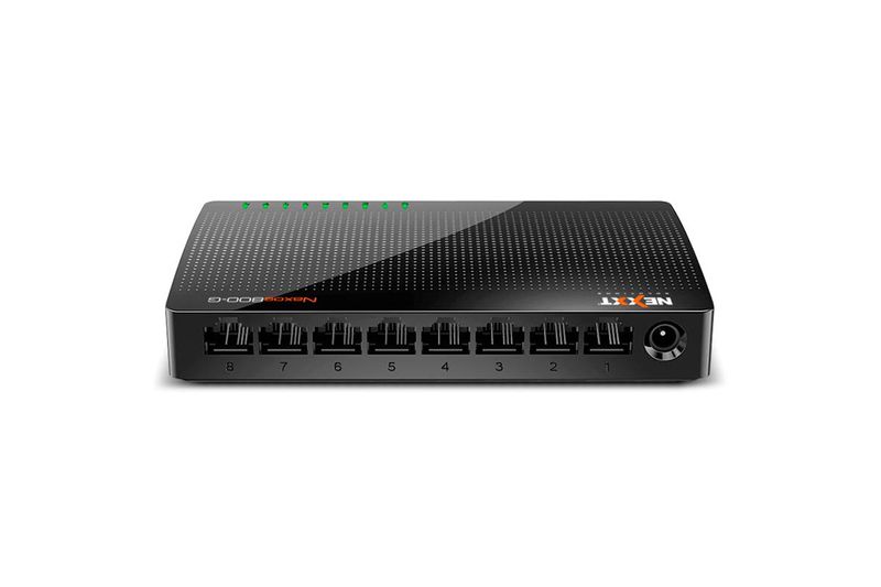Switch de 8 puertos para Ethernet Gigabit Nexxt, vista frontal de los puertos numerados y luces LED verdes encendidas