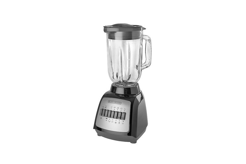Licuadora 10 velocidades 1.25 litros negra Black+Decker, vista frontal completa con jarra de vidrio y base negra