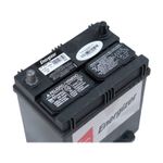 Batería Energizer EN-NS40ZL -320, CCA 320 AMP, primer plano superior de la tapa con advertencias de seguridad