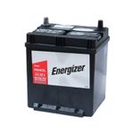 Batería Energizer EN-NS40ZL 320 CCA 320 amp, vista frontal en ángulo que muestra la etiqueta blanca y roja