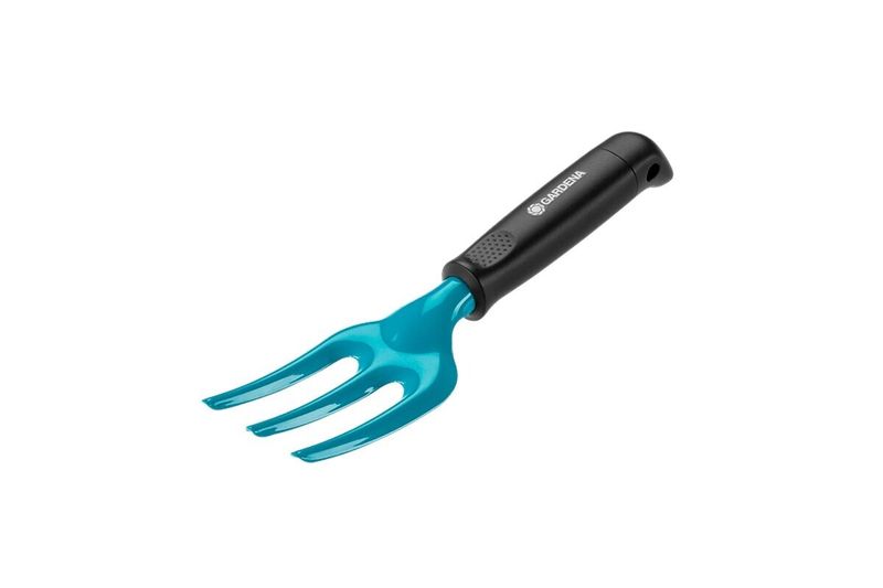 Tridente manual 8 cm metálico plantar Gardena, vista lateral del producto con mango negro y dientes turquesa