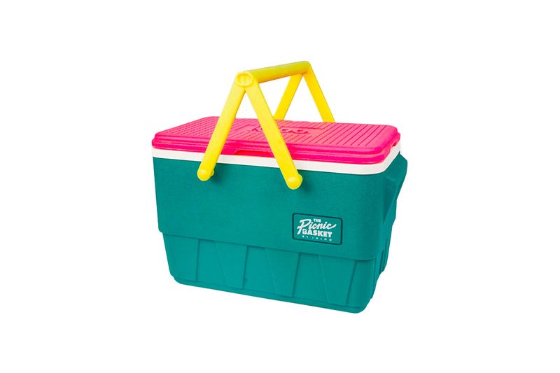 Hielera 25 QT retro picnic turquesa y rosado Igloo, vista frontal con asa amarilla y logo de The Picnic Gasket