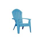 Silla plástica Adirondack azul Adams, vista diagonal frontal sobre fondo blanco