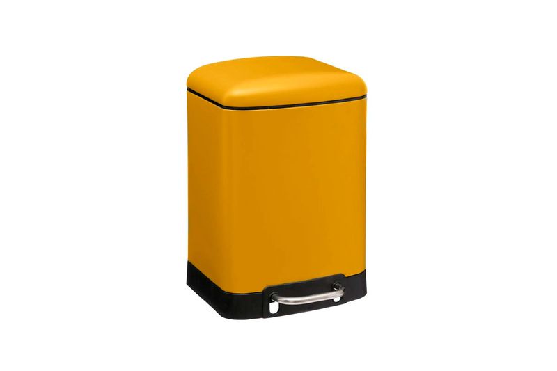 Basurero de pedal 6 l metálico amarillo 5five, vista frontal en ángulo con base y pedal negro