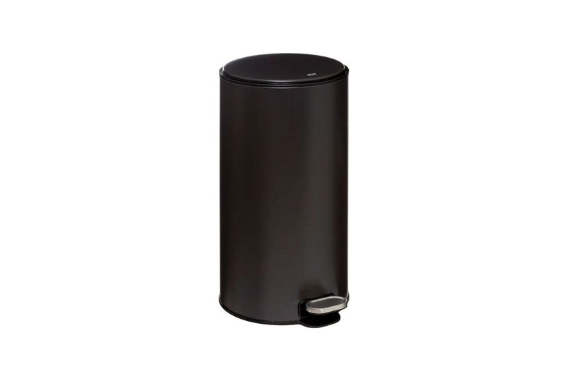 Basurero de pedal 30 l metálico negro 5five, vista frontal del cuerpo cilíndrico con pedal plateado en la base