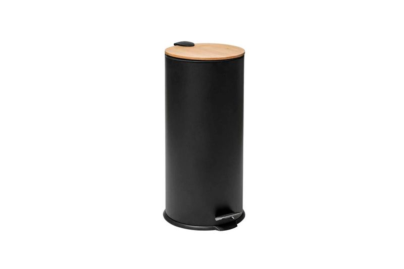 Basurero de pedal 30 l metálico negro 5five, vista frontal con tapa de madera clara y pedal en la base