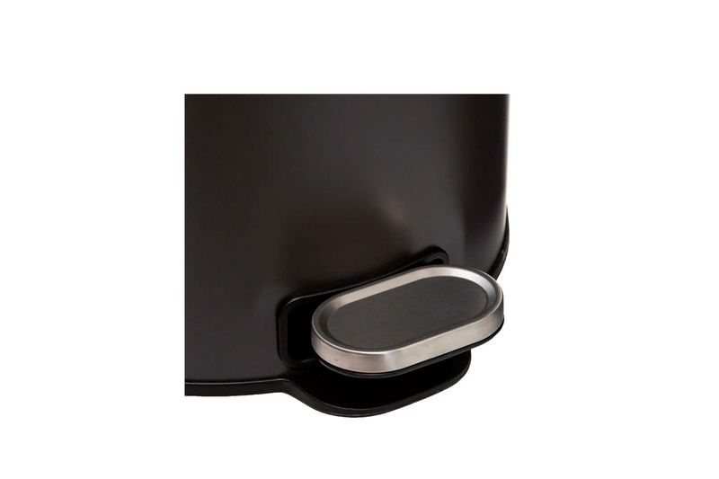 Basurero de pedal 30 l metálico negro 5five, primer plano del pedal ovalado en color plateado