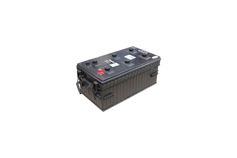 Batería Energizer EN-8D-1125, CCA 1125 AMP, vista lateral en ángulo que muestra el asa de transporte y el cuerpo negro