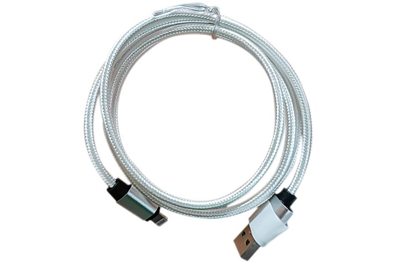 Cable USB Lightning 3 pies nylon blanco/negro Diamond Visions, enrollado mostrando los conectores USB y Lightning