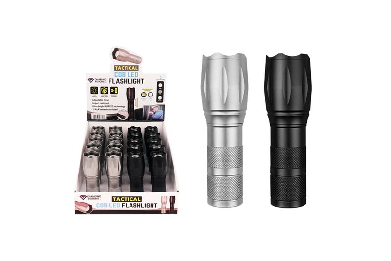 Linterna de mano 100 lumen a batería COB LED aluminio Diamond Visions, exhibidor con varias unidades y dos linternas fuera