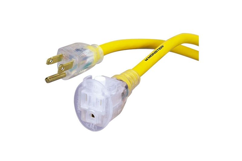 Extensión eléctrica 14/3 15 A 125 V 50 pies amarilla Ace, primer plano de los conectores macho y hembra transparentes