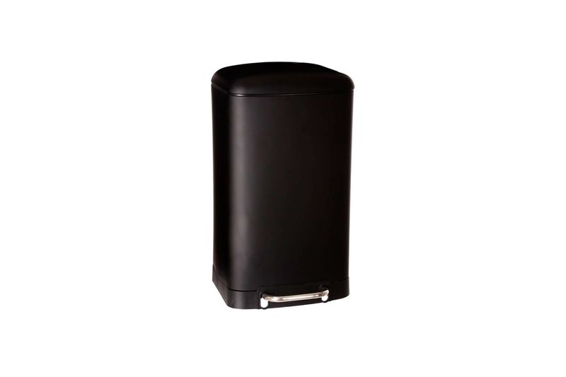 Basurero de pedal 30 l metálico negro 5five, vista frontal con tapa cerrada y pedal cromado