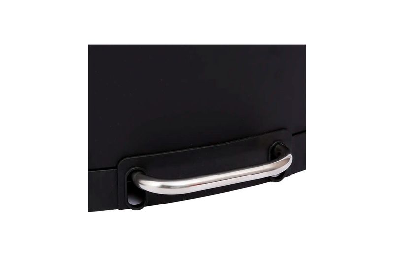 Basurero de pedal 30 l metálico negro 5five, detalle en primer plano del asa metálica cromada
