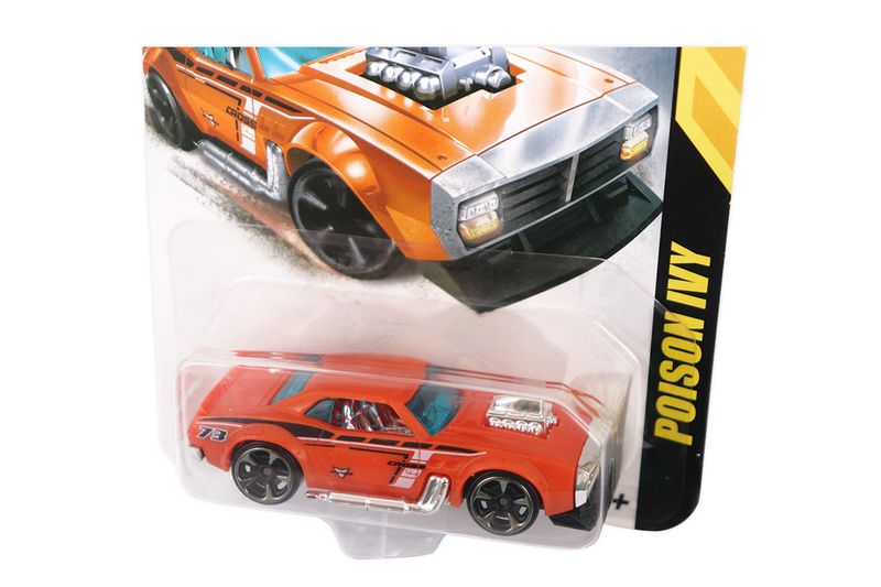 Carros de colección Metal Machines Zuru, modelo Poison Ivy color naranja en su empaque blíster con ilustración