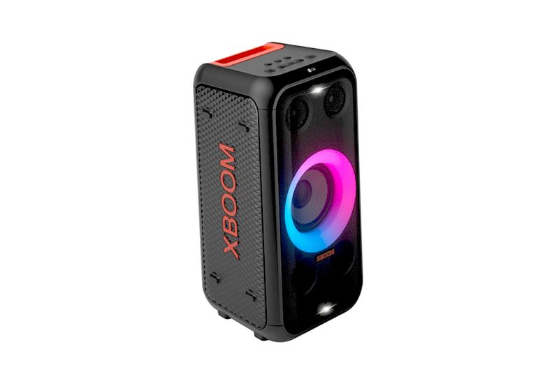 Parlante Bluetooth portátil Xboom 200 W XL5S LG, vista diagonal frontal con aro de luz LED multicolor encendido