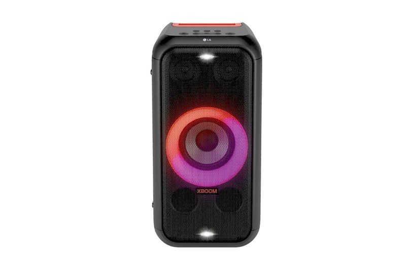 Parlante Bluetooth portátil Xboom 200 W XL5S LG, vista frontal del equipo negro con aro de luces LED encendido