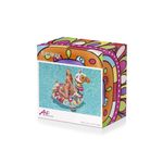Flotador jumbo llama 1.93 m x 1.51 m Bestway, caja de empaque con fotografía de mujer usando el inflable en una piscina