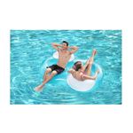 Flotador doble anillo 1.88 m x 1.17 m Bestway, hombre y mujer usándolo en una piscina de agua cristalina