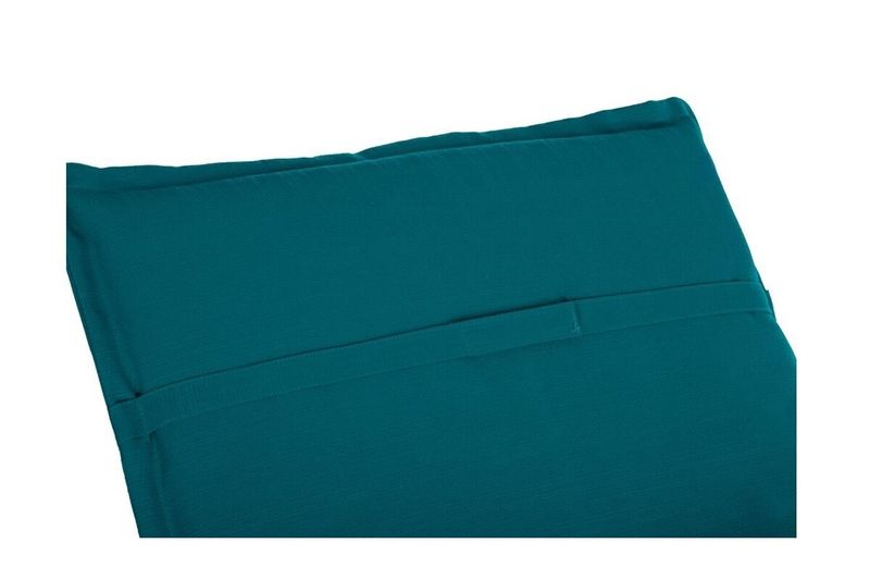Cojín Korai para chaise lounge verde esmeralda Hespéride, detalle del cierre con cinta elástica en la parte posterior