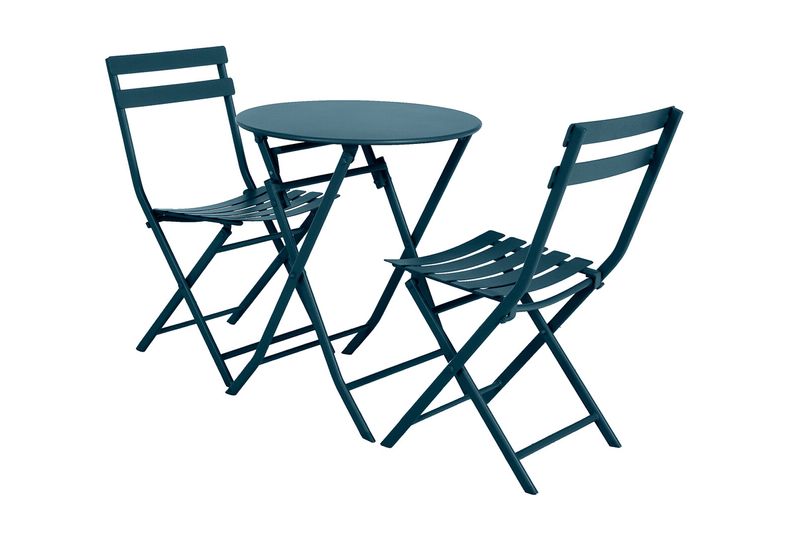 Set mueble Greensboro folding redondo azul 3 pza Hespéride, vista en ángulo de la mesa con las dos sillas desplegadas