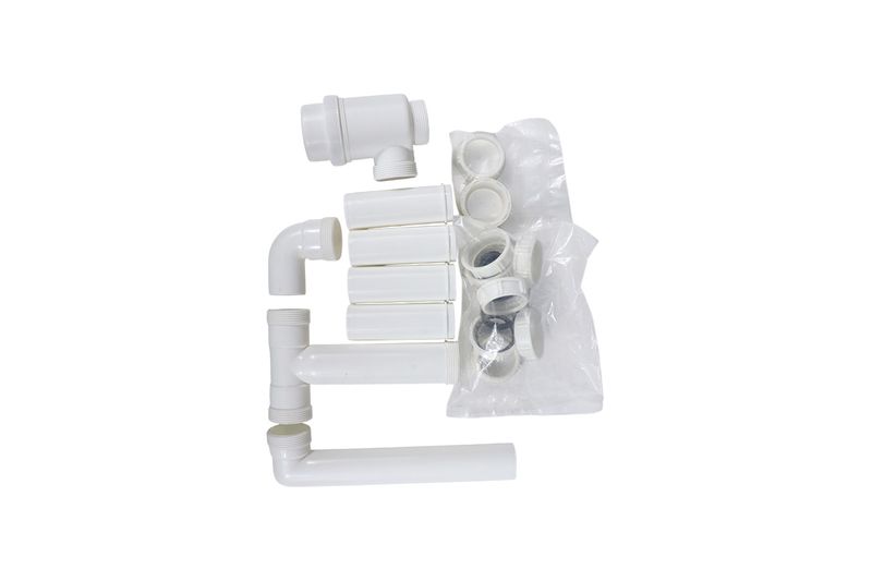 Kit canasta y trampa 2 tina cuarzo Sinsa, piezas de tubería y accesorios de plástico blanco junto a bolsa con empaques