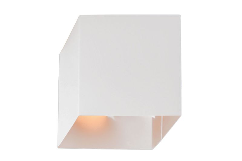 Luminaria de pared exterior cubo acero 12 cm blanco 1L G9 Blumenau, vista frontal en ángulo con luz encendida