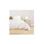 Luminaria de mesa Globb blanco lechoso 1L E27 Blumenau, encendida sobre una mesa de noche junto a una cama blanca