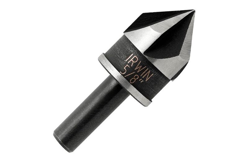 Broca avellanador Irwin de 5/8 pulgadas para metal y madera, vista diagonal de la punta cónica y el vástago