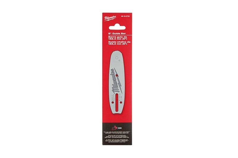 Barra para motosierra de 6 pulgadas Milwaukee, producto dentro de su empaque rojo con especificaciones técnicas