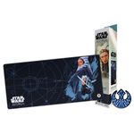 Alfombrilla de mouse XXL Ahsoka Tano Gaming Primus, junto a su caja blanca y un pin metálico circular con logo azul