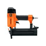 Clavadora neumática 3/8 a 2 pulgadas calibre 18 Truper, vista lateral de la herramienta en color naranja y negro