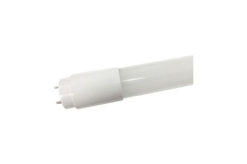 Tubo LED vidrio T8 18W Ilukon 48 2200LM 6500K 50Khrs 18W UL, primer plano del extremo con pines de conexión