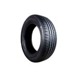 Llanta 195/60R15 88T CS1 Cooper, vista diagonal del neumático negro resaltando el dibujo de la banda de rodadura
