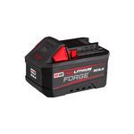Batería M18 RedLithium Forge 18 V 6 Ah Milwaukee, vista diagonal frontal del cuerpo negro con detalles en rojo