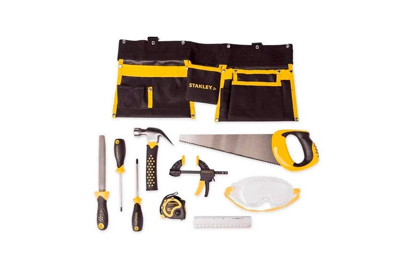 Juego de herramientas para niños 10 piezas Stanley, todas las piezas desplegadas junto a su bolso portaherramientas