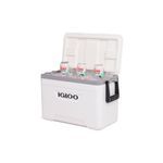 Hielera 25 qt blanco Marine Ultra Igloo, abierta con hielo y tres latas de refresco en su interior